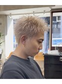 ブロンドスパイキーショート