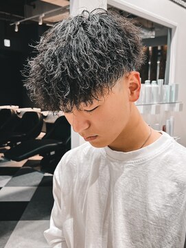 ルースト 渋谷店(ROOST) スペインカール/ツイストスパイラル/スキンフェード