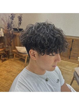 ラナ 渋谷(Lana) 波巻きハイライトマッシュパーマウルフセンターパート渋谷黒染め