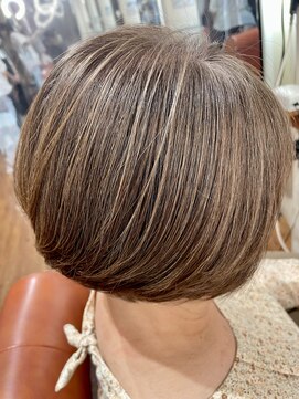 ナイーヴ NAIVE 白髪ぼかしボブ