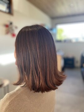 サトイ(satoi) ミディアムスタイル【切りっぱなし】【外ハネ