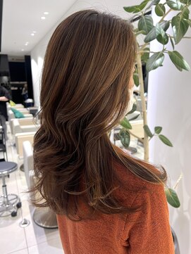 ステア ケース(stair case) 伸びても気になりにくいナチュラルハイライトグラデーション