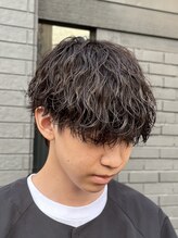 《縦落ちパーマ×刈り上げ無し》クルクルしないお洒落なパーマかけたいなら縦落ち波巻き[長岡メンズパーマ]