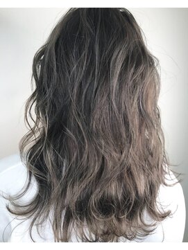 リアン(Lien) 自然光と相性抜群！透明感のあるシナモンベージュで柔らかさUP！