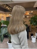 ベージュ
