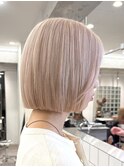 ハイトーン切りっぱなしショートボブホワイトブロンドベージュ