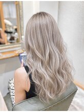 エニル 春日部店(enil)&nbsp;◎ハイトーンシルバーベージュ×ゆるウェーブ×ロングヘア◎