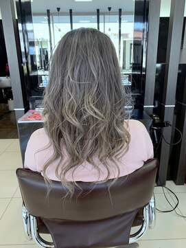 ベランダ ヘア 外国人風ハイライトグラデーション