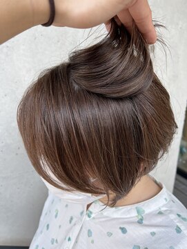 アソビ 表参道(ASOBI) 白髪ぼかしハイライト　ショートボブ　透明感