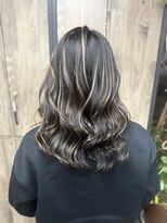 ヴィフ 大船(VIF)&nbsp;ハイライトカラー/レイヤーカット/アッシュグレージュ/大船駅