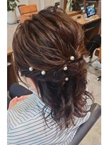 ビスポーク(BESPOKE)&nbsp;20代30代ゆるふわ♪お呼ばれ大人っぽねじり編みハーフアップヘア