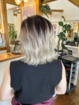 ギャラクシー ヘアードレッサーズ(galaxy hairdressers)&nbsp;バレイヤージュグラデーションホワイトカラー