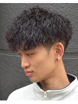 フリーク バーバーショップ 都島店(FREAK BARBER SHOP) 黒髪ツーブロックマッシュ縦落ちツイストスパイラルパーマ