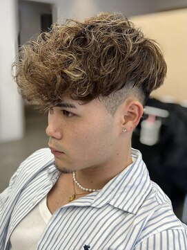 アンバー(UMBER) スペインカール　短髪パーマ