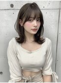 外はねロブ　韓国ヘア　顔周りレイヤー　グレージュカラー