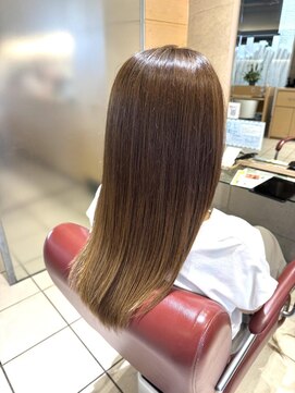 エム インターナショナル 春日部本店(EMU international) ツヤ感アッシュベージュ