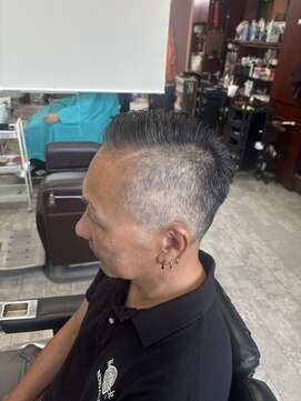 サム S+D HAIR COMMUNITY SAM フェードポンパドール