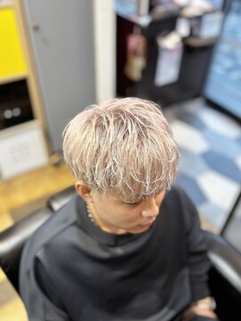 バーバーブロス(BAR BER bro's) ホワイトベージュ/メンズハイライト/浦安/メンズパーマ