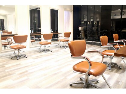 美容室ベーセベーゼ 朝霞店(B C B G)の写真