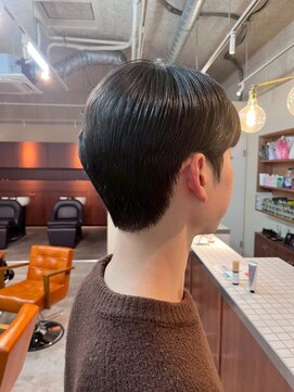 ニクラ ザ ブリンク(NICLA the blink) 韓国風ダウンスタイル ボリュームを抑えたサラ艶メンズヘア