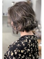 フォーム(FORM)&nbsp;前下がりボブと細めハイライトグレージュ