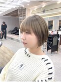首元スッキリハイトーンショートボブ/丸みショート