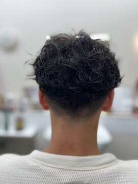 ヘアーサロンサトウ フェード＆ニュアンスパーマスタイル 〈理容室〉