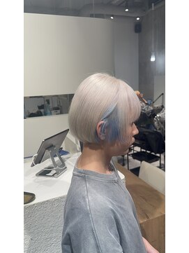 モニカ(MONIQA) ホワイト×ブルー