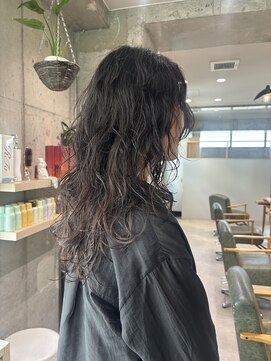 ゼストプラス(ZEST plus) 大人ロングパーマスタイル