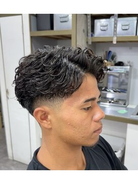 ワンシザース(ONE SCISSORS) 【軽さ×清潔感】大人 ショート フェザーパーマ