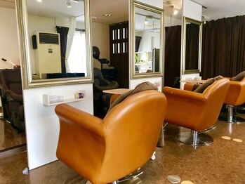 コアフュール(Coiffure)の写真/アットホームな雰囲気で木や観葉植物に囲まれた落ち着きの感じられる美容院◎周りを気にせずゆったり♪