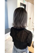 フリーク(FLEEK)&nbsp;シルバーカラー　バレイヤージュ　全頭ブリーチ2回