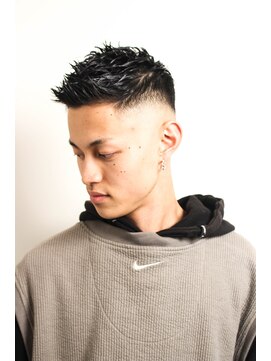 メリケンバーバーショップ フクオカ(MERICAN BARBERSHOP FUK) サイドパートショートセミウェットワイルドアップバングテクノ91