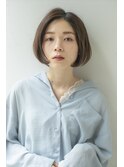 センターパートが大人かわいい耳かけスリークボブ