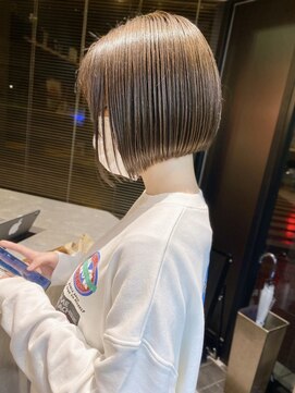 リノショアーズ 日本大通り店(RINOSHORES) ハイライトハイトーンワンカラーミニボブクールベージュブロンド