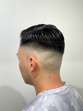 リバティシェアバーバー 銀座2nd(LIBERTY SHARE BARBER) 【脱直毛】バチイケサイドパート