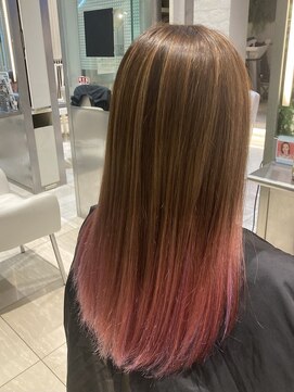 ジャン クロード ビギン 横浜ベイクオーター店(JEAN CLAUDE BIGUINE) ロングヘア ナチュラルストレート グラデーションカラー ピンク