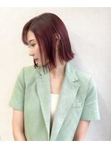 ワインレッド　ピンクレッド　切りっぱなしボブ　外はね ボブ