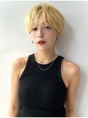 ショートヘア　シースルーバング　無造作カール