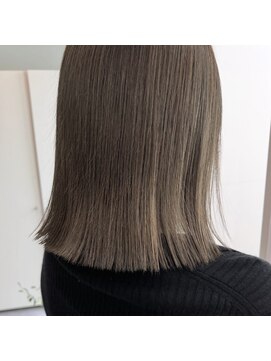 切りっぱなしボブ/ダブルカラー/シアーベージュ