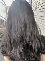 レンネ(Renee) 色気セミロング×さりげないイヤリングシルバーカラー