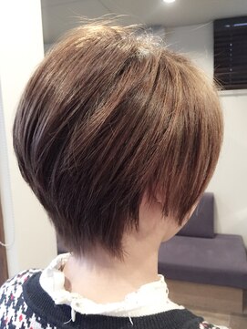 イール(eel) グレージュショート