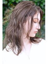 ロイジー(roijir) 【roijir 表参道】ミディアムレイヤー×くせ毛風パーマ