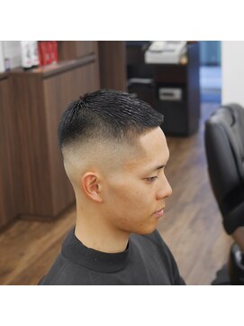 ダンブライズバーバー(DAN BRISE) スキンフェード