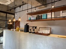 メゾンアミリ(Maison AmiLi)の雰囲気（コーヒースタンドを併設。本格的なスペシャリティコーヒーを。）