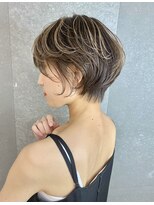 レーヴバイロンド 仙台(Reve by Lond)&nbsp;くびれショートボブ 白髪ぼかしハイライト デザインカラー