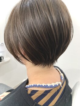 リリィ(Lily)の写真/髪や頭皮に優しい商材で、ダメージレスに白髪カバーが叶う♪明るめカラーもお任せください◎