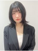 ミディアムレイヤー 黒髪 シースルーバング 顔周りカット