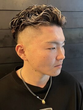 ディスイズバーバーセカンド(THIS IS BARBER 2nd) ハイライト スキンフェード オールバック スパイラルパーマ