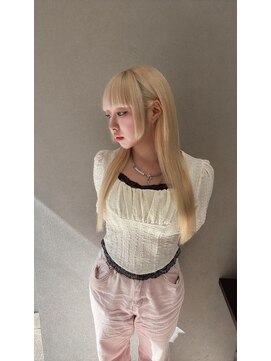 エミーバイモアムー(Emmie byMoremuu) 【あいり】ホワイトブロンド